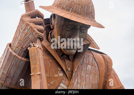 Vue rapprochée de la sculpture commémorative de l'artiste Ray Lonsdale d'un soldat de las de la guerre WW1 nommé Tommy à Seaham,Co.Durham Banque D'Images