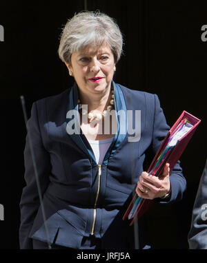 Le Premier ministre britannique Theresa peut quitte Downing Street pour les questions au premier ministre à la Chambre des communes comprend : Premier Ministre Theresa Mai Où : London, England, United Kingdom Quand : 05 Jul 2017 Credit : Wheatley/WENN Banque D'Images