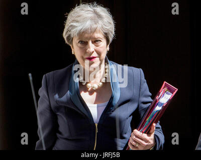 Le Premier ministre britannique Theresa peut quitte Downing Street pour les questions au premier ministre à la Chambre des communes comprend : Premier Ministre Theresa Mai Où : London, England, United Kingdom Quand : 05 Jul 2017 Credit : Wheatley/WENN Banque D'Images