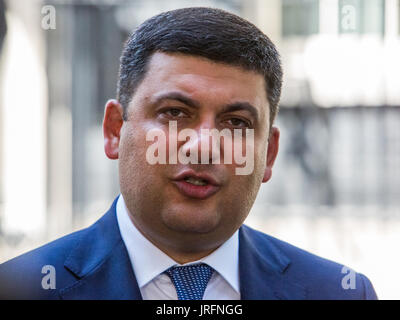 Le premier ministre de l'Ukraine Volodymyr Groysman, parle à l'extérieur de Downing Street, London, UK. Comprend : le premier ministre de l'Ukraine Volodymyr Groysman Où : London, England, United Kingdom Quand : 05 Jul 2017 Credit : Wheatley/WENN Banque D'Images