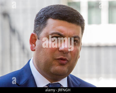 Le premier ministre de l'Ukraine Volodymyr Groysman, parle à l'extérieur de Downing Street, London, UK. Comprend : le premier ministre de l'Ukraine Volodymyr Groysman Où : London, England, United Kingdom Quand : 05 Jul 2017 Credit : Wheatley/WENN Banque D'Images