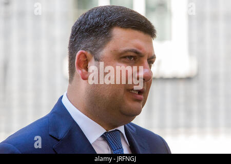 Le premier ministre de l'Ukraine Volodymyr Groysman, parle à l'extérieur de Downing Street, London, UK. Comprend : le premier ministre de l'Ukraine Volodymyr Groysman Où : London, England, United Kingdom Quand : 05 Jul 2017 Credit : Wheatley/WENN Banque D'Images