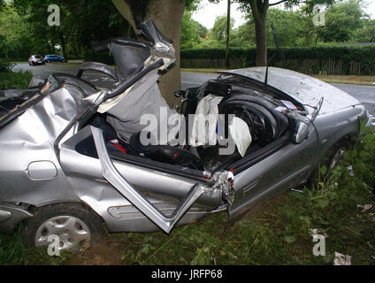 Accident de voiture en arbre, blackspot accident Banque D'Images