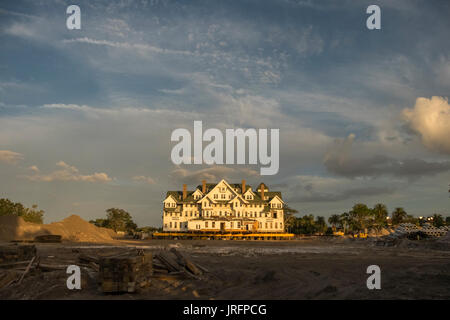 Grand hotel et joyau architectural du début du xxe siècle d'être déplacé et resituated sur la côte du golfe de Floride, USA Banque D'Images