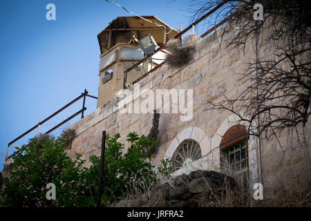 Avant-postes militaires israéliens dans le centre-ville de Hébron, en Palestine pour défendre les colonies illégales dans le centre de la ville par des colons israéliens Banque D'Images