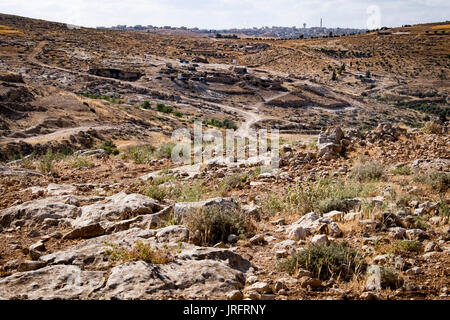 Le paysage aride des collines au sud d'Hébron dans les territoires occupés de Cisjordanie en Palestine Banque D'Images