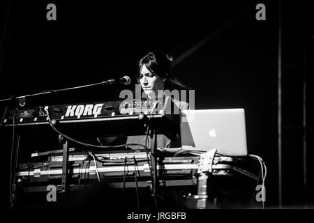 Les soignants à un festival de musique en Colombie-Britannique Canada en noir et blanc. Banque D'Images