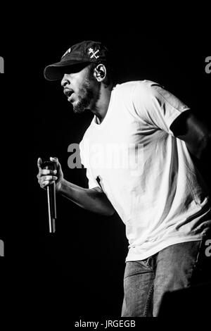 Kendrick Lamar l'exécution à un festival de musique en Colombie-Britannique Canada en noir et blanc. Banque D'Images