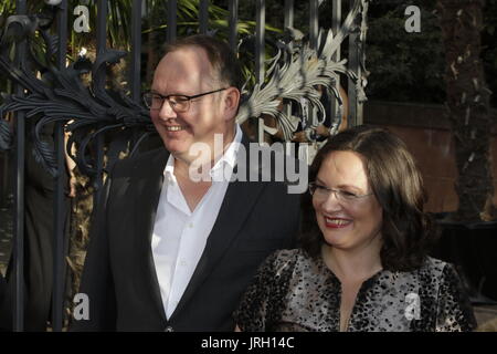 Worms, Allemagne. Le 04 août, 2017. Andrea Nahles, le ministre fédéral allemand du travail et des affaires sociales, pose pour les appareils photo sur le tapis rouge. Les acteurs, les politiciens et autres personnalités ont assisté à la soirée d'ouverture du Festival en 2017 Nibelung de vers. Le jeu dans le 16. Édition du festival s'appelle des ArabiaÕ ÔGlow - Siegfried d'Albert Ostermaier. Crédit : Michael Debets/Pacific Press/Alamy Live News Banque D'Images