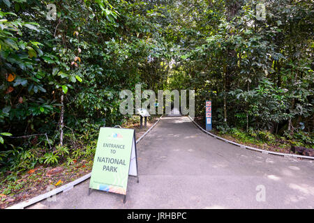 Panneau d'entrée de parc national de Daintree à Mossman Gorge, Far North Queensland, Queensland, Australie, FNQ Banque D'Images