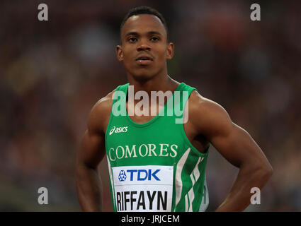 Comores' Ambdoul Karim Riffayn avant le 100m Men's chauffer pendant deux jours l'un des Championnats du monde IAAF 2017 à la London Stadium. ASSOCIATION DE PRESSE Photo. Photo date : vendredi 4 août 2017. Voir l'histoire du monde d'ATHLÉTISME PA. Crédit photo doit se lire : Adam Davy/PA Wire. RESTRICTIONS : un usage éditorial uniquement. Pas de transmission de sons ou d'images en mouvement et pas de simulation vidéo Banque D'Images