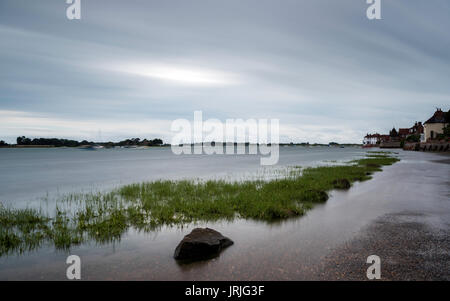 Une longue exposition de droit de la ville de Bosham dans le West Sussex, Angleterre Banque D'Images