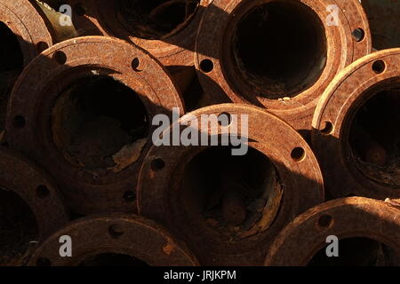 De vieux et Rusty tubes industriels Banque D'Images