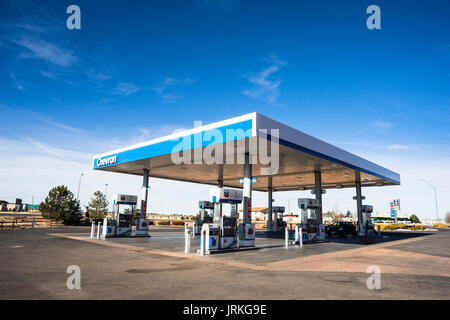 Station essence Chevron à Williams, Arizona, par l'aéroport Valle Banque D'Images