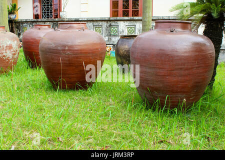 HAI Duong, Vietnam, 27 avril : produits céramiques sur Avril 27, 2013 en céramique Chu Dau, Hai Duong, Vietnam. Banque D'Images