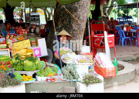 HAI Duong, Vietnam, SEPTEMBRE, 8 : La vie des Vietnamiens au vendeur sur le marché, Septembre 8, 2014 à Hai Duong, Vietnam Banque D'Images