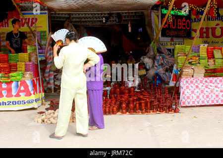 HAI Duong, Vietnam, SEPTEMBRE, 8 : La vie des Vietnamiens au vendeur sur le marché, Septembre 8, 2014 à Hai Duong, Vietnam Banque D'Images