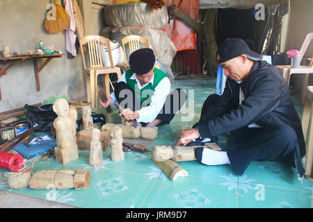 HAI Duong, Vietnam, décembre, 31 artisans : faire des marionnettes sur l'eau au Vietnam, 31 décembre 2014 à Hai Duong, Vietnam Banque D'Images