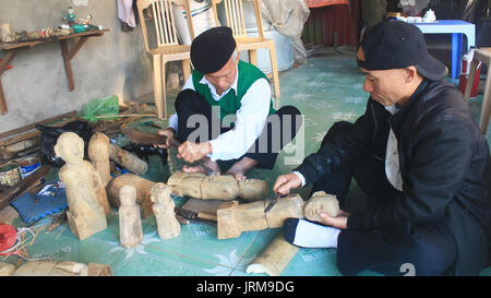 HAI Duong, Vietnam, décembre, 31 artisans : faire des marionnettes sur l'eau au Vietnam, 31 décembre 2014 à Hai Duong, Vietnam Banque D'Images