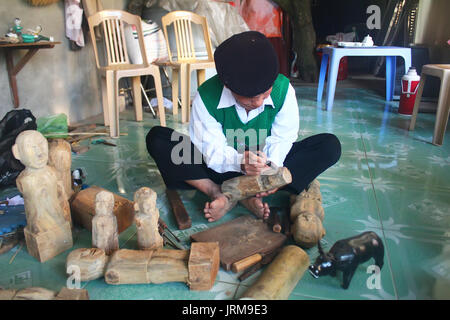 HAI Duong, Vietnam, décembre, 31 artisans : faire des marionnettes sur l'eau au Vietnam, 31 décembre 2014 à Hai Duong, Vietnam Banque D'Images