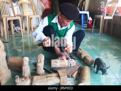 HAI Duong, Vietnam, décembre, 31 artisans : faire des marionnettes sur l'eau au Vietnam, 31 décembre 2014 à Hai Duong, Vietnam Banque D'Images