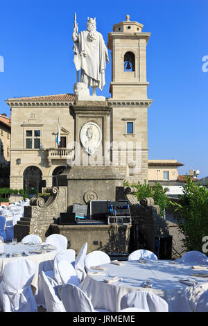 Une salle de réception à la place de la liberté à San Marino Banque D'Images