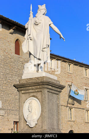 La Statua della Liberta (Statue de la Liberté) à la place de la liberté à San Marino Banque D'Images