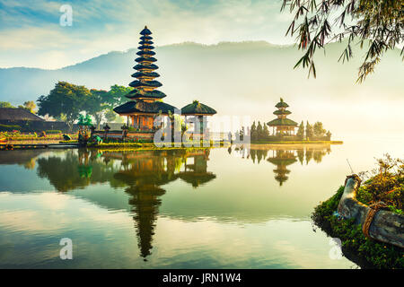 Pura Ulun Danu bratan, temple hindou sur le lac Bratan paysage, l'un des célèbre attraction touristique à Bali, Indonésie Banque D'Images