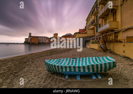 La Baia del silenzio è un classico scorcio del Levante ligure situato a Sestri Levante |La baie du silence est un aperçu de la mer Ligure est situé à Sestri Levante Banque D'Images