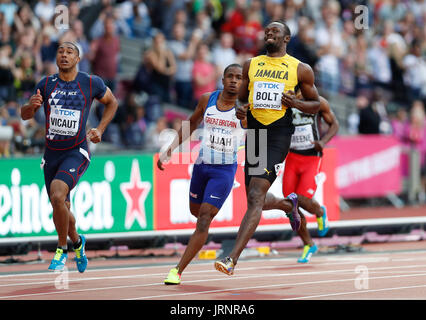 Londres, Grande-Bretagne. 5 Août, 2017. Usain Bolt (R, à l'avant) de la Jamaïque est en concurrence pendant le 100 m de la demi-finale aux Championnats du monde IAAF 2017 à Londres Stadium à Londres, Grande-Bretagne, sur le 5 août 2017. Détenteur du record du monde Usain Bolt atteint la finale hommes à les Championnats du monde d'athlétisme ici le samedi. Boulon, qui prendra sa retraite après l'événement, a inscrit un temps de 9,98 secondes dans sa chaleur, terminant deuxième derrière Christian jeune Américain Coleman en 9,97. Credit : Han Yan/Xinhua/Alamy Live News Banque D'Images