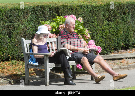 London UK. 6 août 2017. Les gens profiter du beau temps et des conditions chaudes à Wimbledon Park London Crédit : amer ghazzal/Alamy Live News Banque D'Images