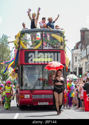 5 août, 2017 - 2017 La Gay Pride Parade Brighton annuel il serpente à travers les rues de Brighton et Hove UK Crédit : Matt Duckett/ImagesLive/ZUMA/Alamy Fil Live News Banque D'Images