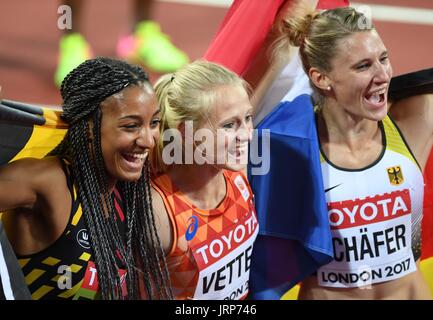 Londres, Royaume-Uni. Le 06 août, 2017. (L à r) Nafissatou Thiam (BEL, gagnant), Anouk Vetter (NED, 3ème) et Carolin Schafer (GER, 2e) célèbrent à la fin de l'heptathlon femmes. Championnats du monde d'athlétisme de l'IAAF. Stade olympique de Londres. Queen Elizabeth Olympic Park. Stratford. Credit : Sport en images/Alamy Live News Banque D'Images