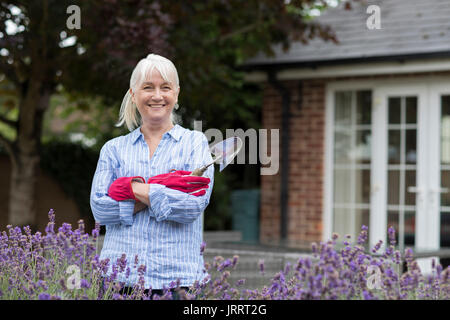 Portrait of young woman Working in Garden Banque D'Images