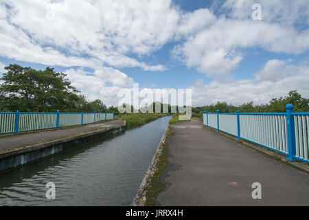 Voir l'Aqueduc de cendres sur le Canal de Basingstoke à Surrey, UK Banque D'Images