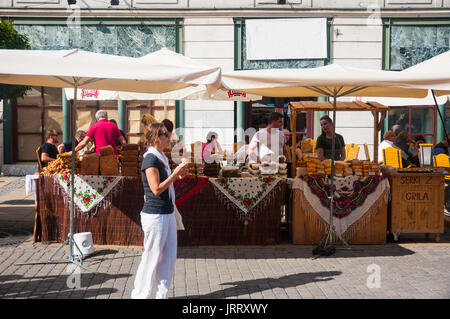 LUBLIN, Pologne- 29 juillet 2017- street shop ventes offrant des produits locaux au cours de Carnaval festival Sztukmistrzow Banque D'Images