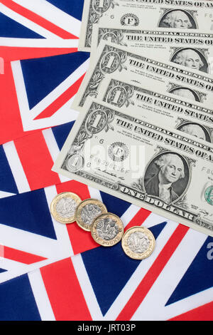 US $1 billets / factures avec Union Jack et nouveau £1 / Livre Sterling de monnaie. US Dollar exchange rate concept, l'économie des Etats-Unis, US UK les exportations. Banque D'Images