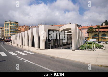 Musée Jean Cocteau, de Menton, Côte d'Azur : architecte Rudy Ricciotti béton extérieur 1 Inexhibit colonnade Banque D'Images