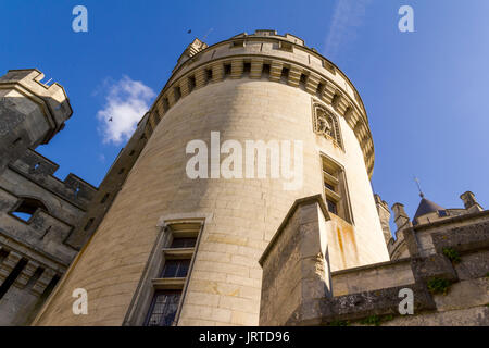 Château médiéval de Pierrefonds, Picardie, France. Extérieur avec crenelations et tourelles Banque D'Images