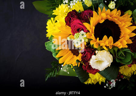 Beau bouquet de fleurs différentes Banque D'Images