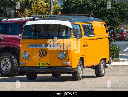 Mini bus VW classique vu à Marina de Coffs Harbour, New South Wales, Australie. Banque D'Images