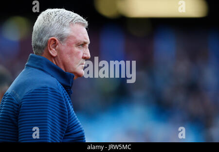 Aston Villa's manager Steve Bruce avant le match de championnat à Sky Bet Villa Park, Birmingham. ASSOCIATION DE PRESSE Photo. Photo date : Samedi 5 août 2017. Voir l'ACTIVITÉ DE SOCCER histoire Villa. Crédit photo doit se lire : Paul Thomas/PA Wire. RESTRICTIONS : EDITORIAL N'utilisez que pas d'utilisation non autorisée avec l'audio, vidéo, données, listes de luminaire, club ou la Ligue de logos ou services 'live'. En ligne De-match utilisation limitée à 75 images, aucune émulation. Aucune utilisation de pari, de jeux ou d'un club ou la ligue/dvd publications. Banque D'Images