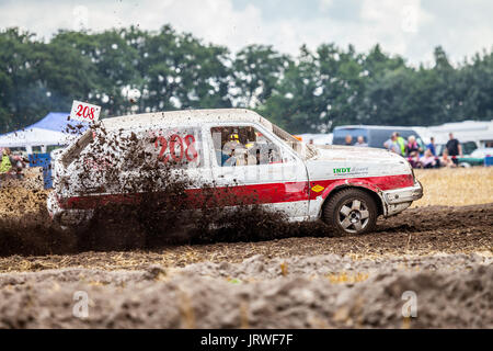 LINSBURG / ALLEMAGNE - 05 août 2017 : Stockcar durs sur une piste à la sale Stockcar défi. Banque D'Images