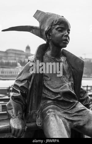 "La Petite Princesse" par László Marton, Vigadó tér, Belváros, Budapest, Hongrie : version noir et blanc Banque D'Images