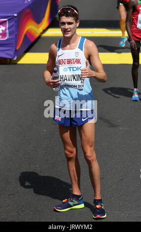 La société britannique Callum Hawkins termine quatrième place dans l'épreuve du marathon au cours de la troisième journée des Championnats du monde IAAF 2017 à la London Stadium. ASSOCIATION DE PRESSE Photo. Photo date : dimanche 6 août 2017. Voir l'histoire du monde d'ATHLÉTISME PA. Crédit photo doit se lire : Jonathan Brady/PA Wire. RESTRICTIONS : un usage éditorial uniquement. Pas de transmission de sons ou d'images en mouvement et pas de simulation vidéo Banque D'Images