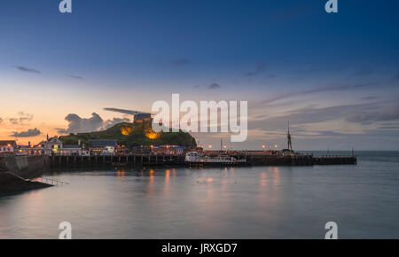 Coucher de soleil sur la ville touristique d'Ilfracombe, dans le Devon Banque D'Images