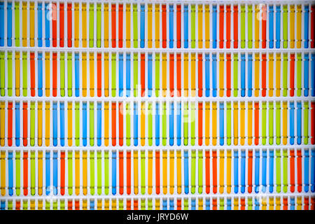 Mur de tubes à essai colorés dans l'histoire de Heinz Center, Pittsburgh, USA Banque D'Images