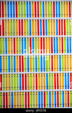 Mur de tubes à essai colorés dans l'histoire de Heinz Center, Pittsburgh, USA Banque D'Images