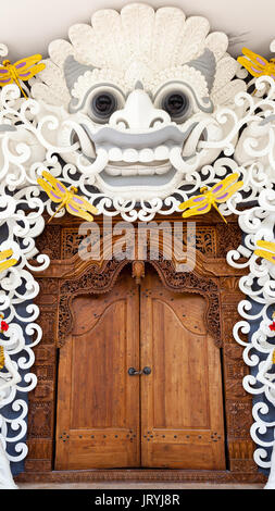 Gardian statue à l'entrée du temple hindou de bali bali / temple / Bali, Indonésie Banque D'Images