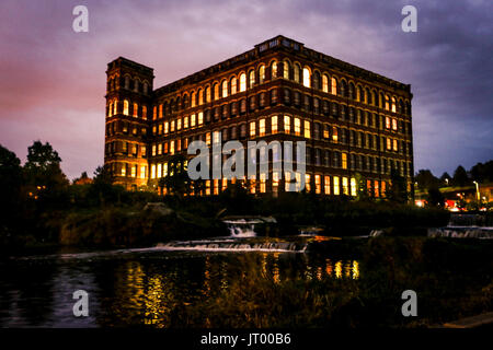 Old Anchor Mill se trouve sur la rivière Panier à Paisley Banque D'Images